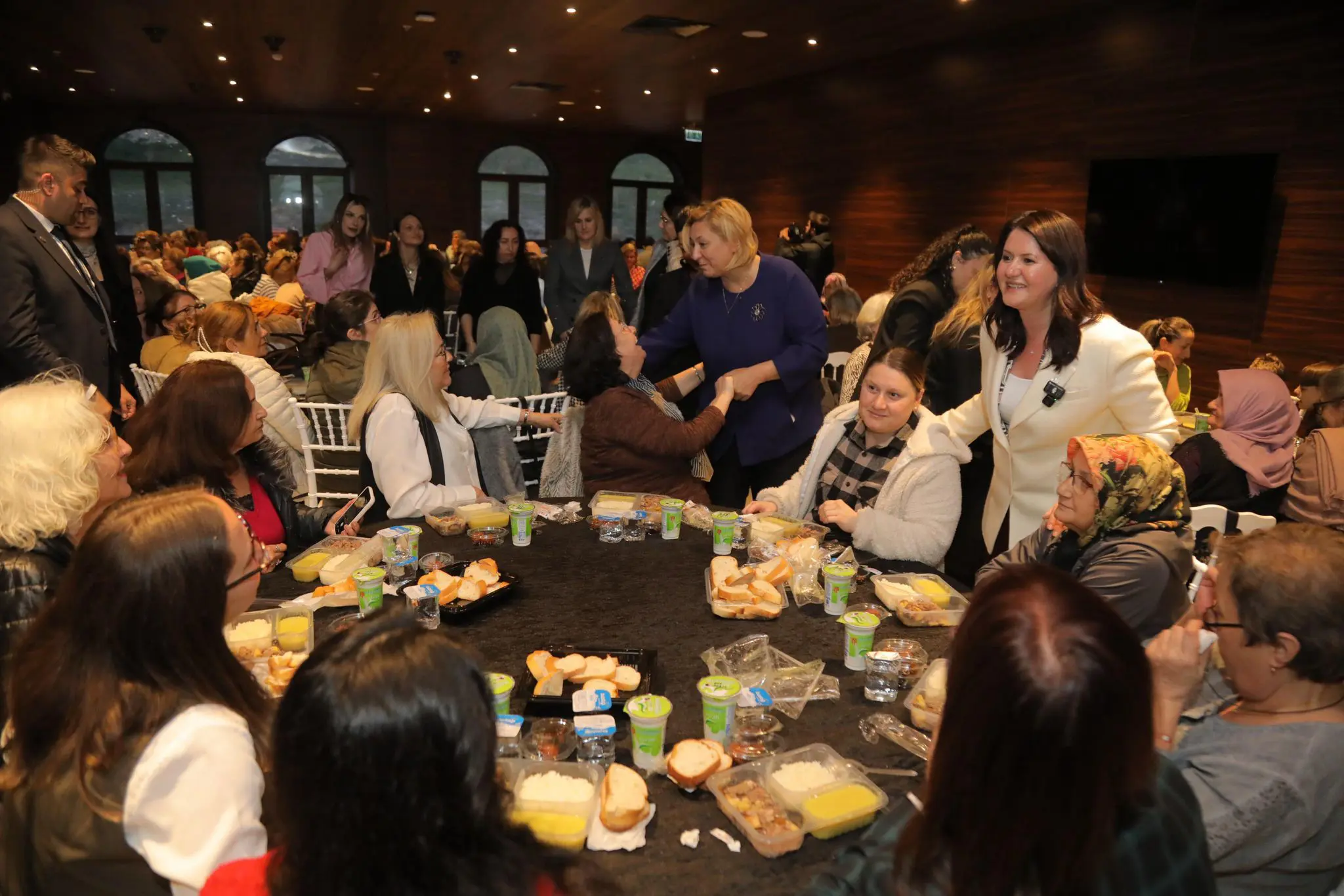 EDİRNE BELEDİYESİ YENİİMARET KADIN MERKEZİ KADINLAR GÜNÜ’NDE HİZMETE AÇILDI galeri görseli